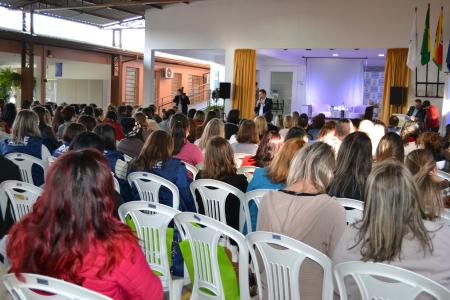 Vereadores participam de encontro das APAEs