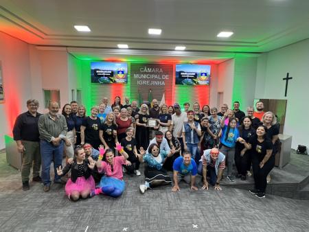 Câmara de Vereadores homenageia APAE Igrejinha pelos 45 anos de atuação