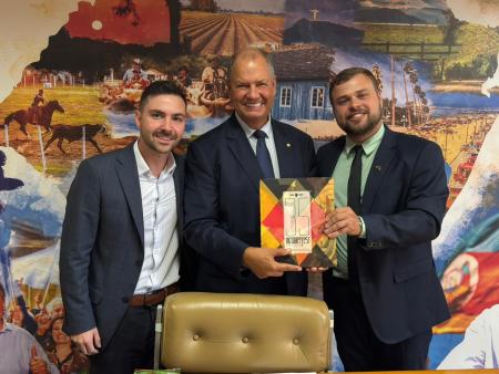 Em Brasília, vereador Eliton articula andamento da lei que torna Igrejinha capital do voluntariado