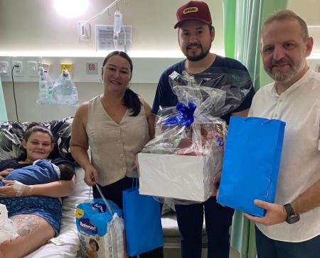 Vereadora Ana Oliveira celebra a entrega do 40º kit do projeto Mãe Acolhida